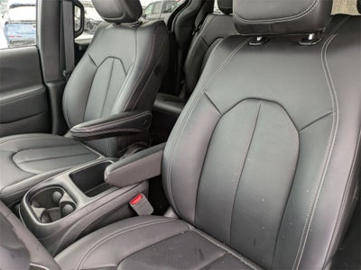 2025 Chrysler Pacifica Hybrid Select