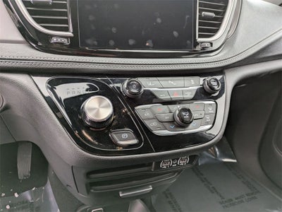 2025 Chrysler Pacifica Hybrid Select