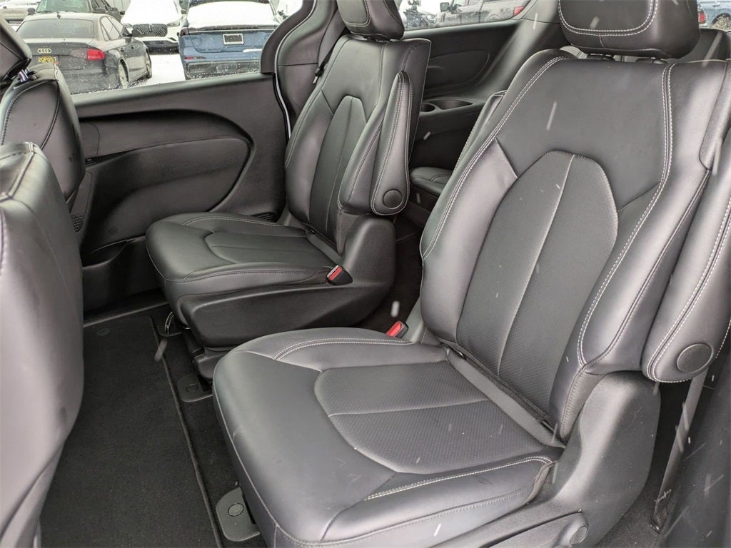 2025 Chrysler Pacifica Hybrid Select