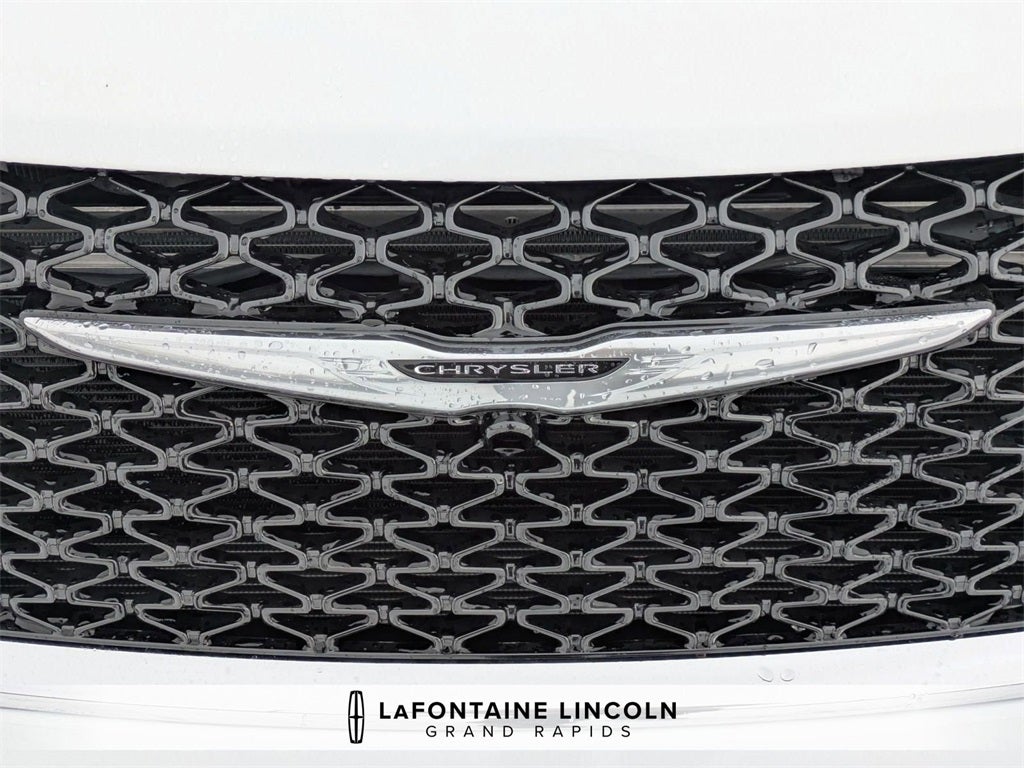 2025 Chrysler Pacifica Hybrid Select