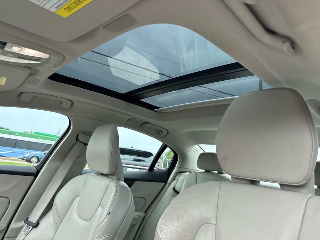2024 Volvo S60 B5 Core Dark Theme