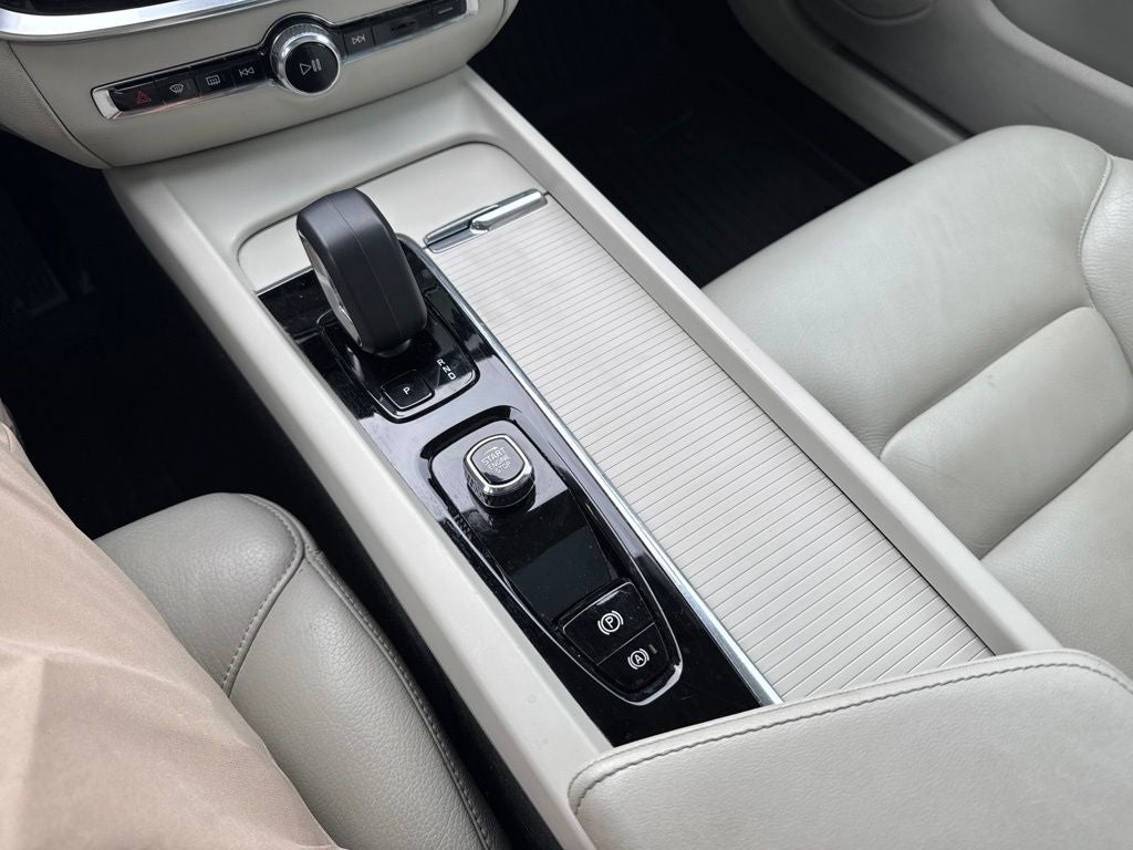 2024 Volvo S60 B5 Core Dark Theme