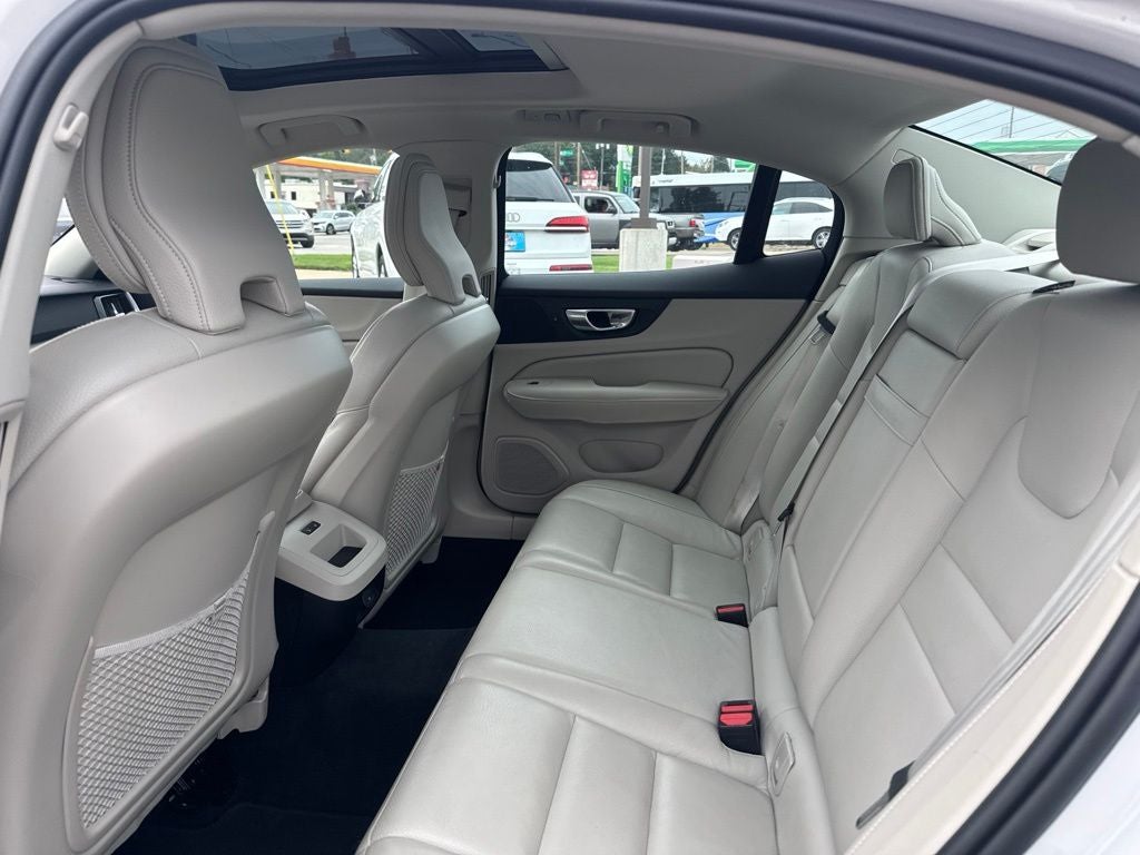 2024 Volvo S60 B5 Core Dark Theme