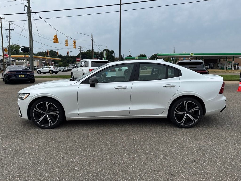 2024 Volvo S60 B5 Core Dark Theme