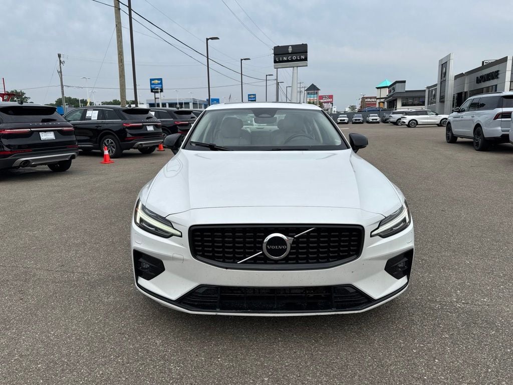 2024 Volvo S60 B5 Core Dark Theme