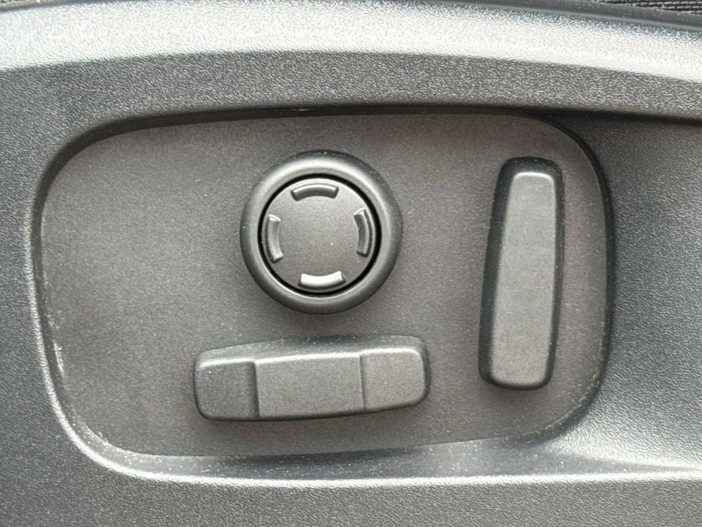 2025 Land Rover Defender 110 S