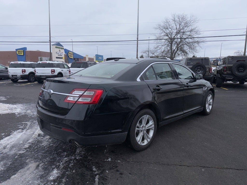 2017 Ford Taurus SE