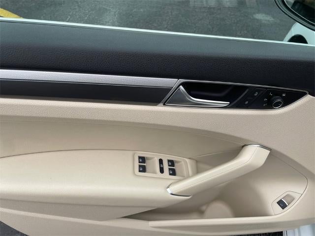 2017 Volkswagen Passat 1.8T R-Line