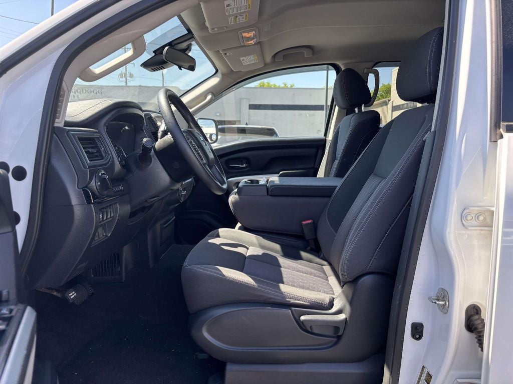 2022 Nissan Titan SV