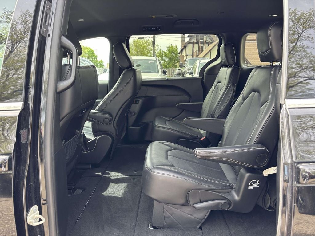 2025 Chrysler Pacifica Select