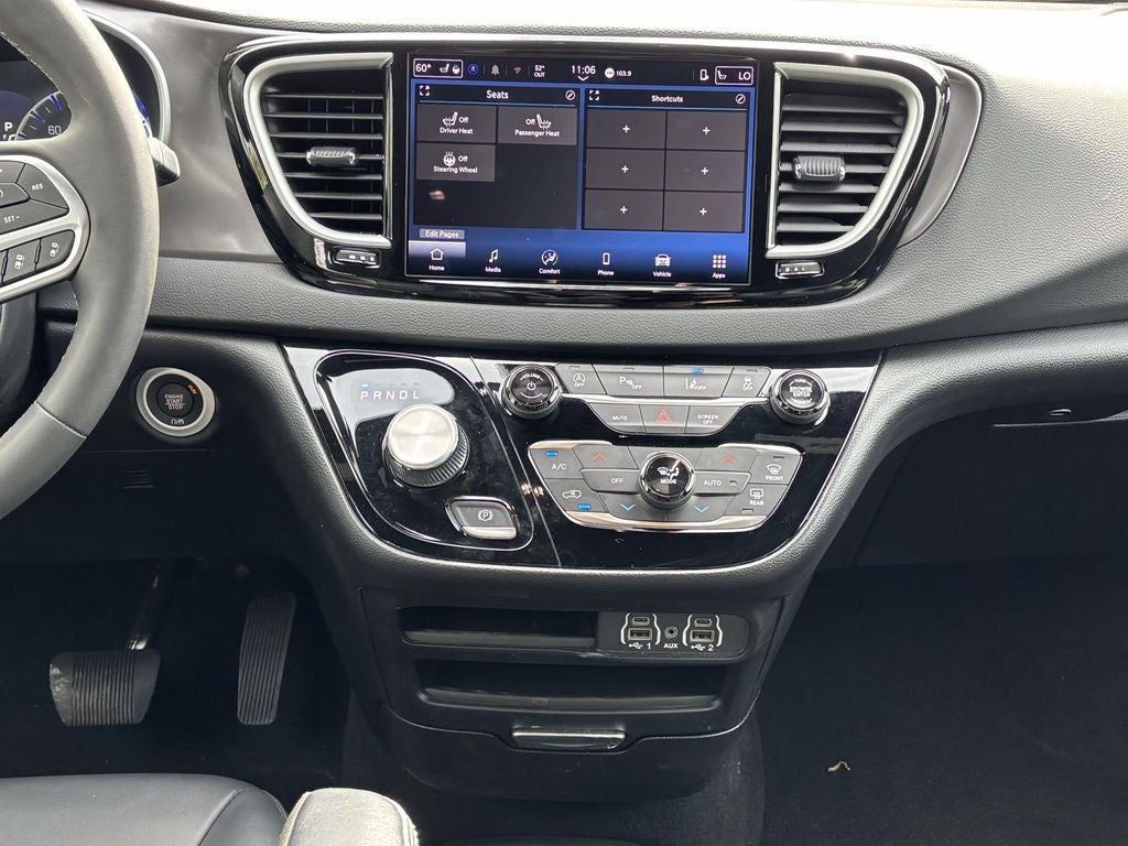 2025 Chrysler Pacifica Select