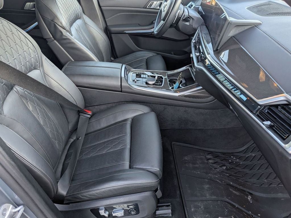 2025 BMW X7 M60i