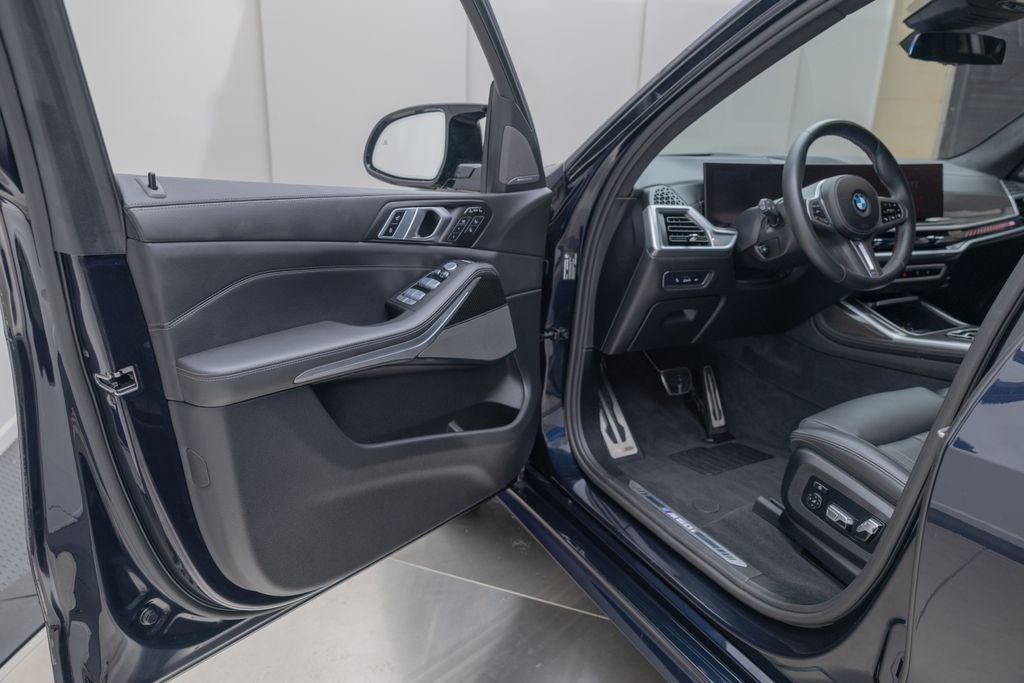 2025 BMW X7 M60i