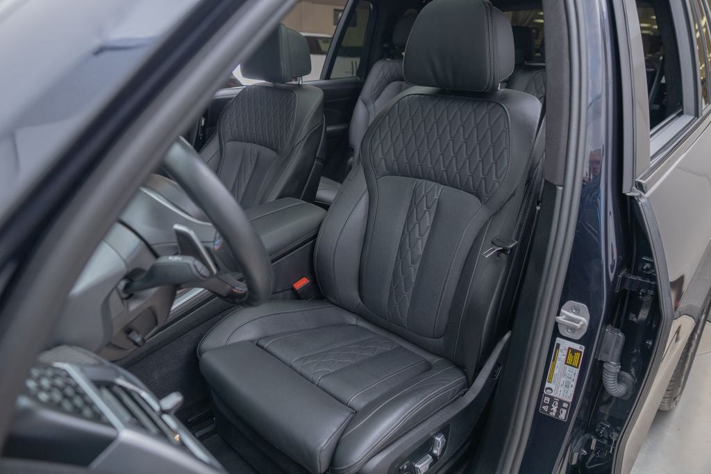 2025 BMW X7 M60i