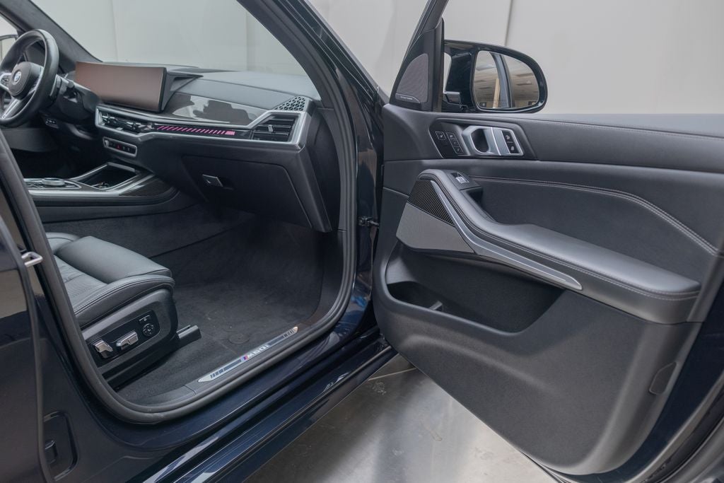 2025 BMW X7 M60i