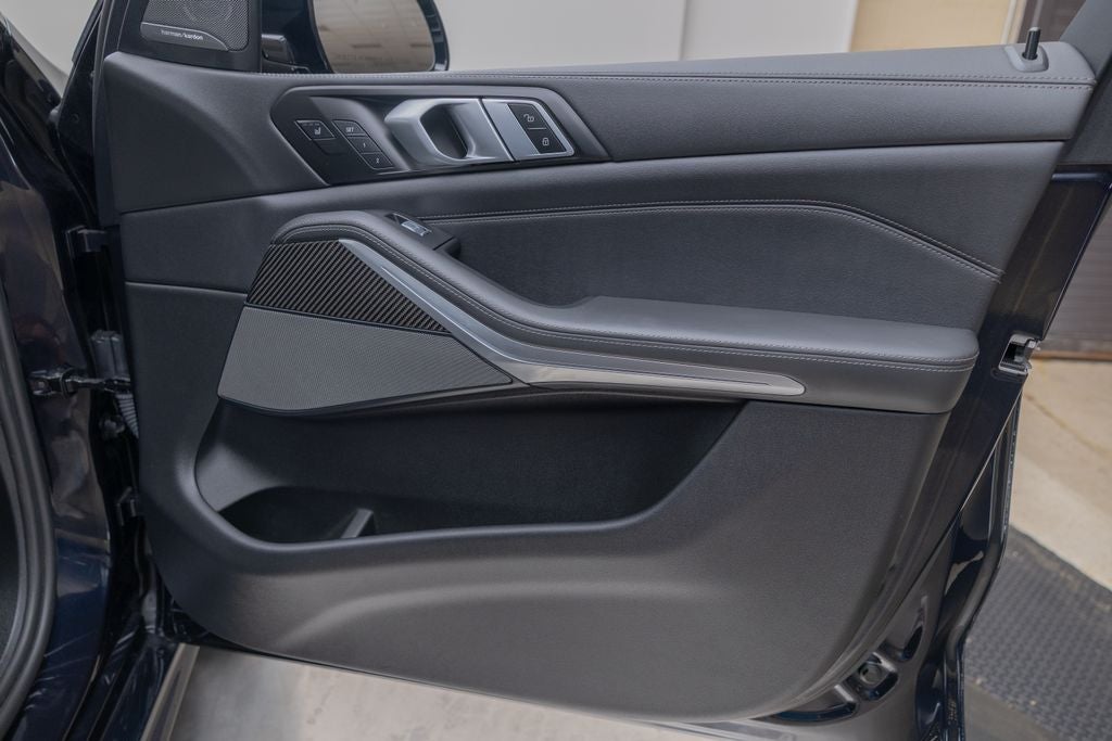 2025 BMW X7 M60i