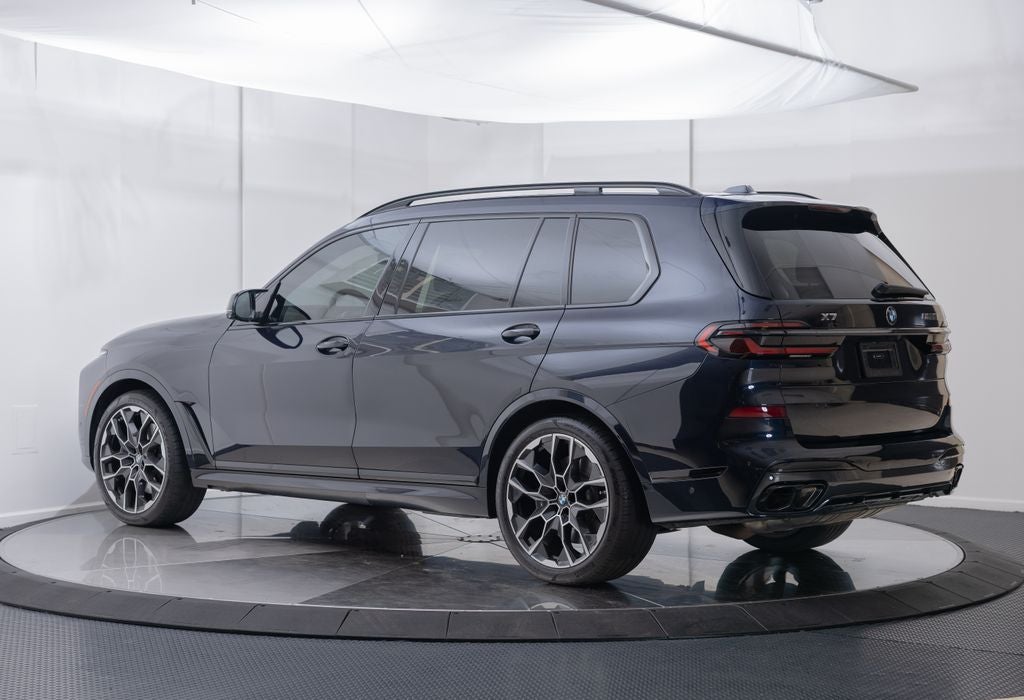 2025 BMW X7 M60i