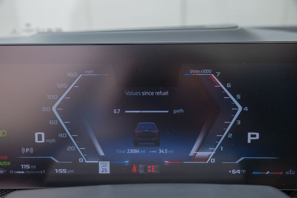 2025 BMW X7 M60i