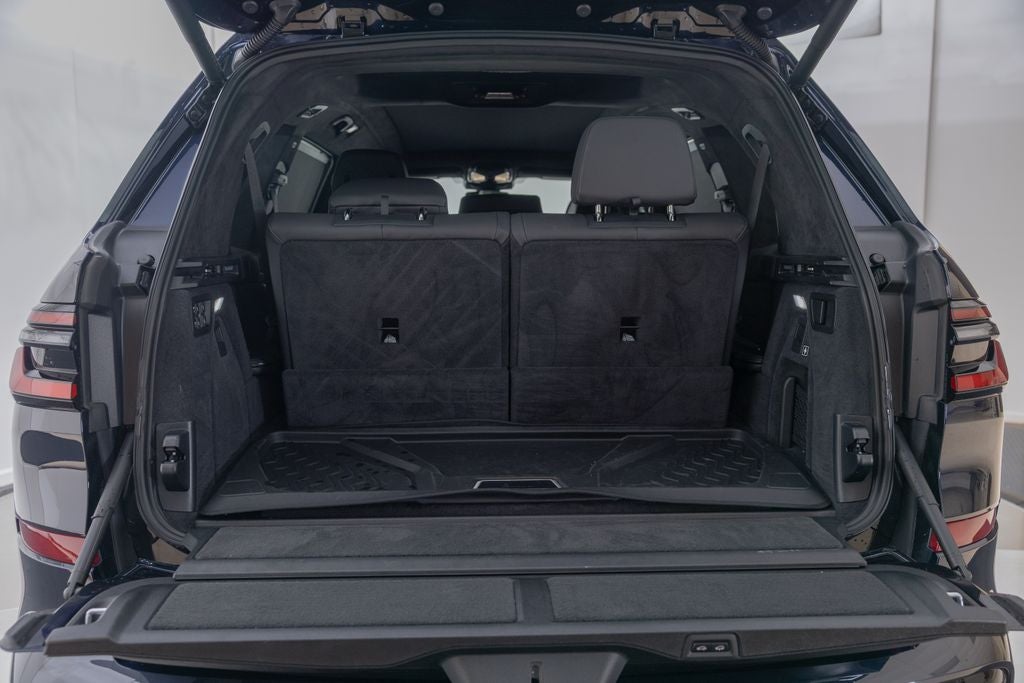 2025 BMW X7 M60i