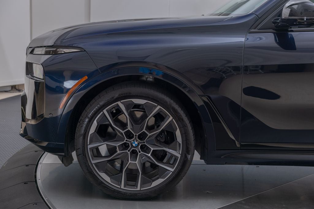 2025 BMW X7 M60i