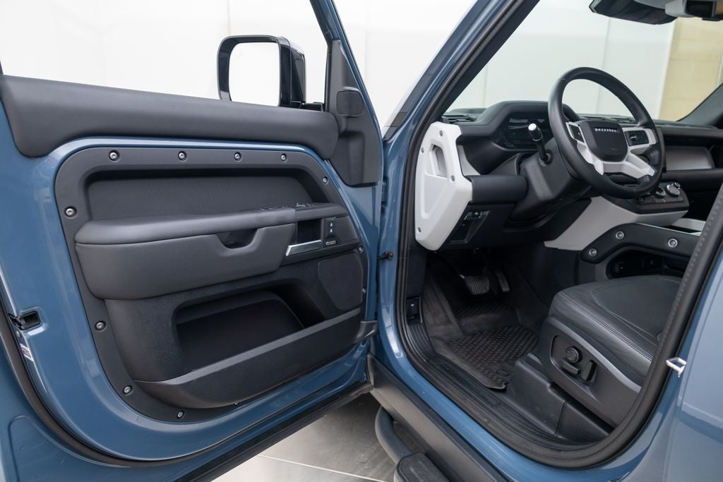 2025 Land Rover Defender 110 X-Dynamic SE