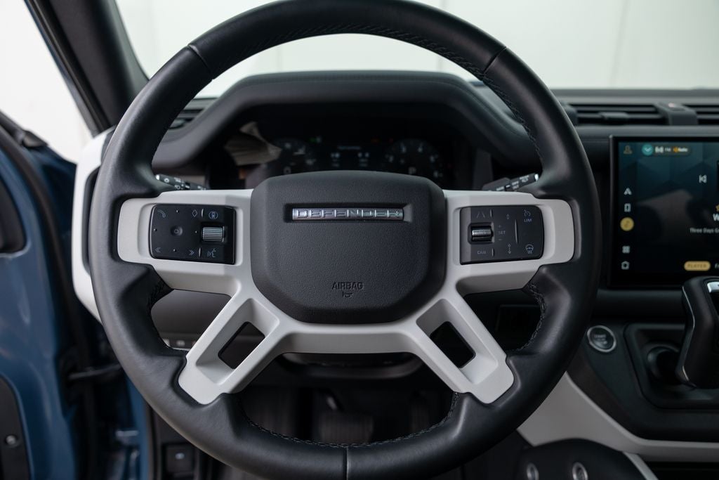 2025 Land Rover Defender 110 X-Dynamic SE