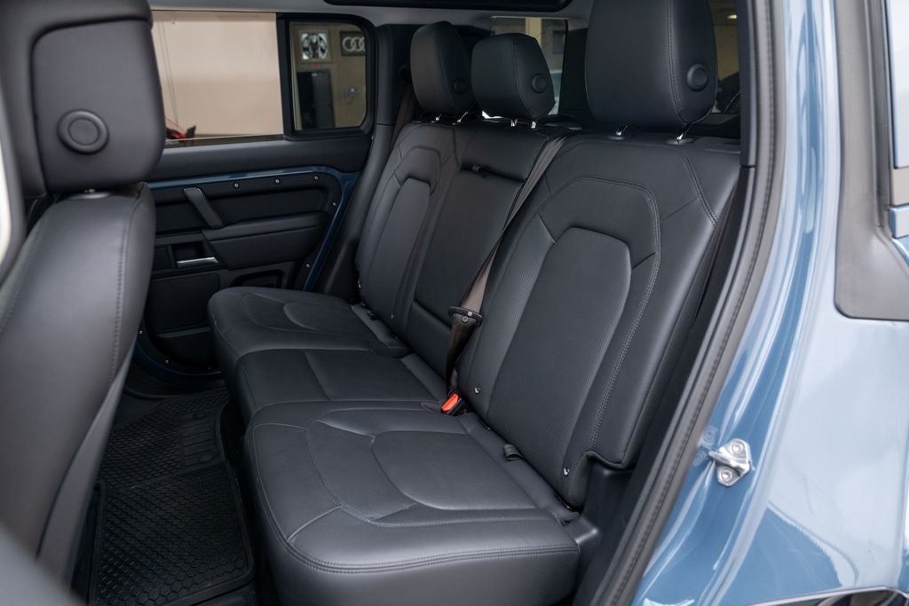 2025 Land Rover Defender 110 X-Dynamic SE