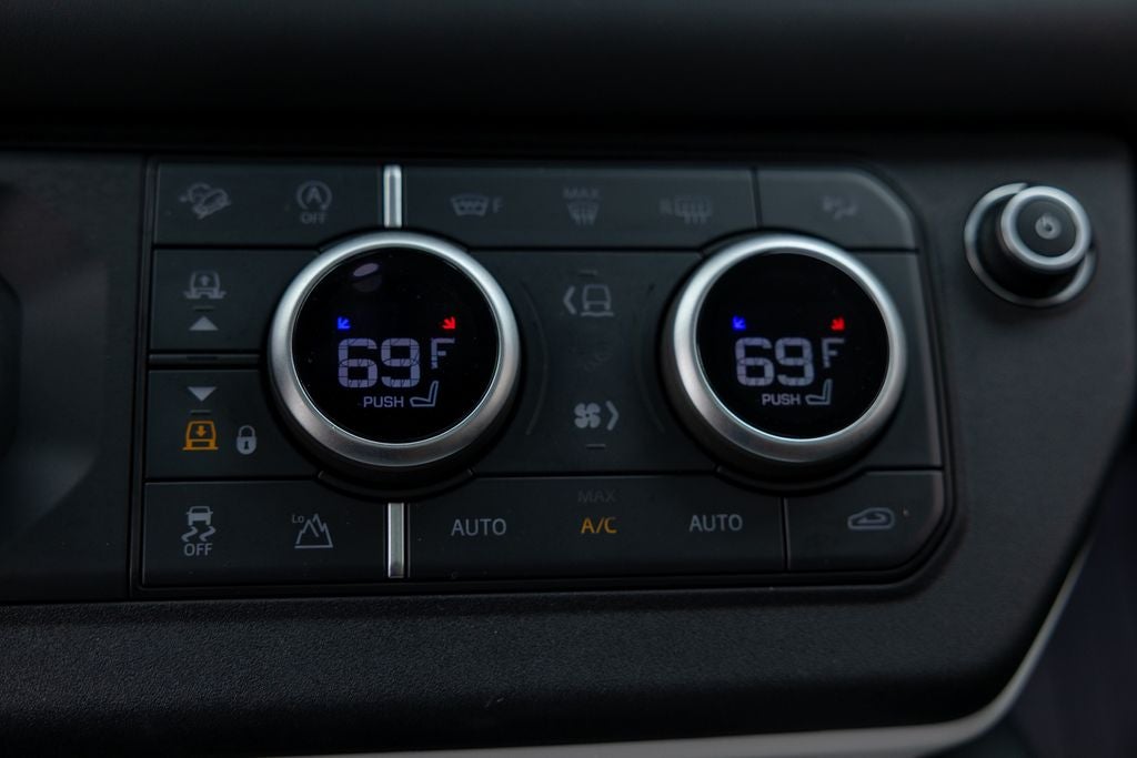 2025 Land Rover Defender 110 X-Dynamic SE