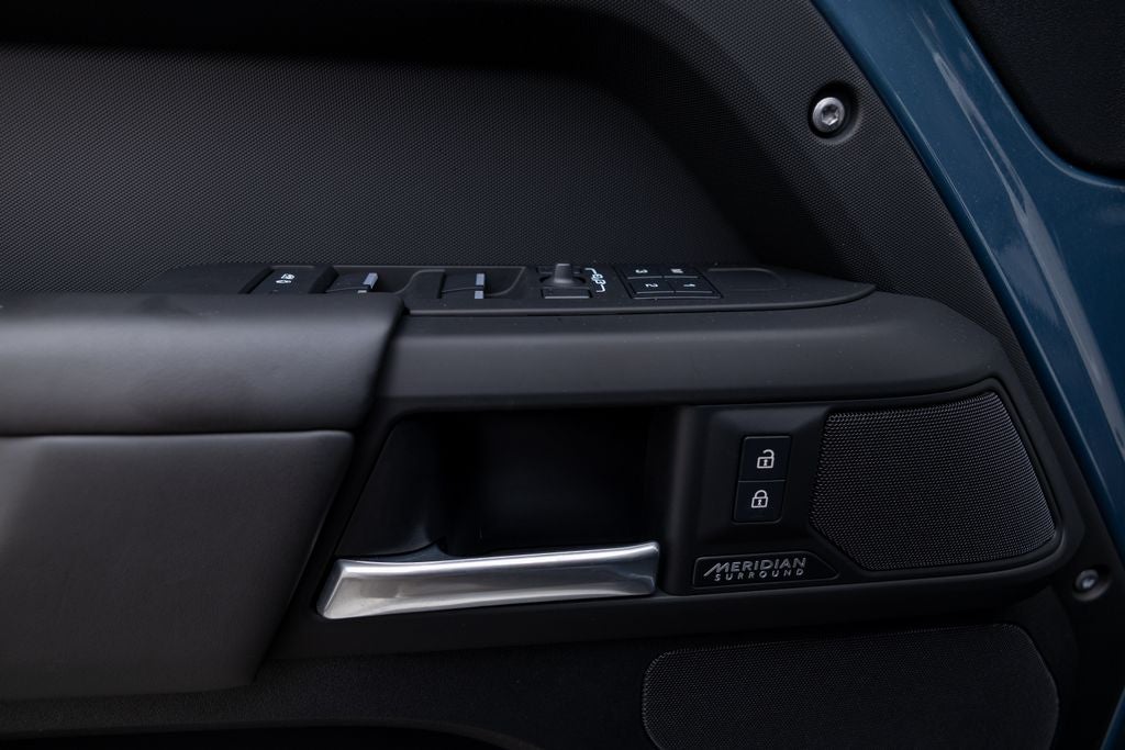 2025 Land Rover Defender 110 X-Dynamic SE