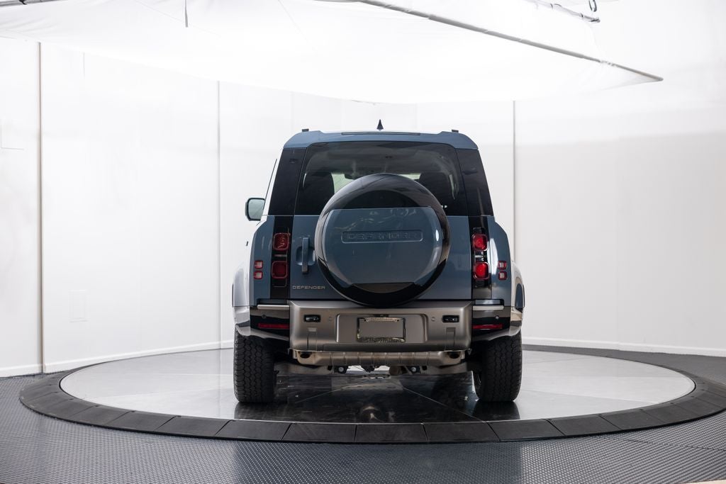 2025 Land Rover Defender 110 X-Dynamic SE