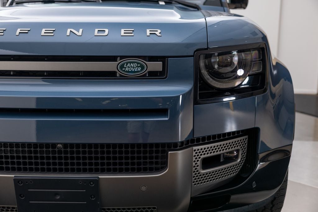2025 Land Rover Defender 110 X-Dynamic SE