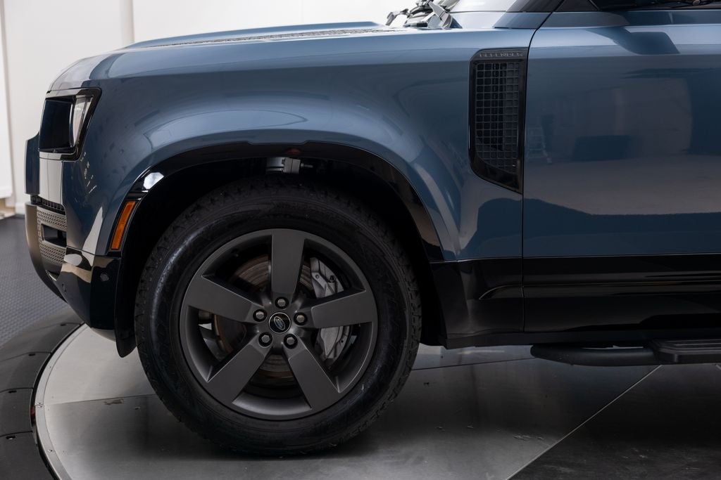 2025 Land Rover Defender 110 X-Dynamic SE