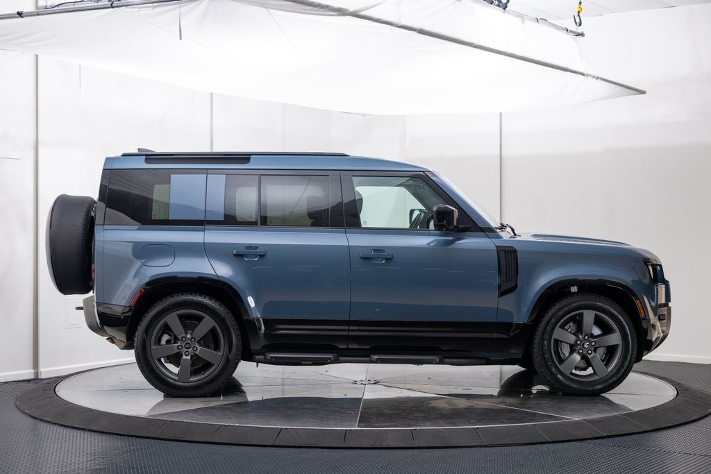 2025 Land Rover Defender 110 X-Dynamic SE