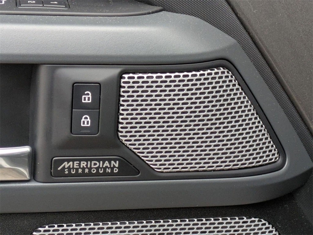 2023 Land Rover Defender 130 X-Dynamic SE