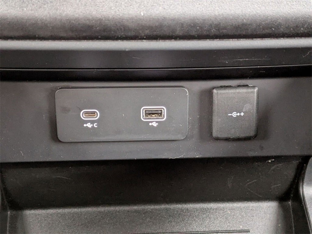 2023 Land Rover Defender 130 X-Dynamic SE