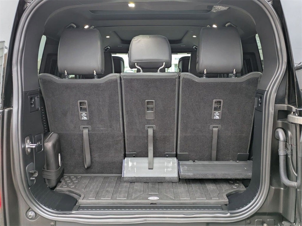 2023 Land Rover Defender 130 X-Dynamic SE