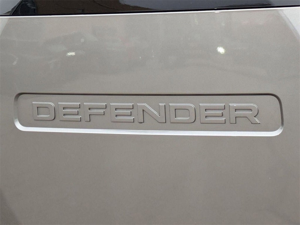 2023 Land Rover Defender 130 X-Dynamic SE