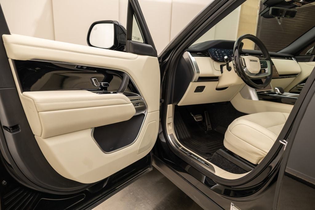 2025 Land Rover Range Rover SE