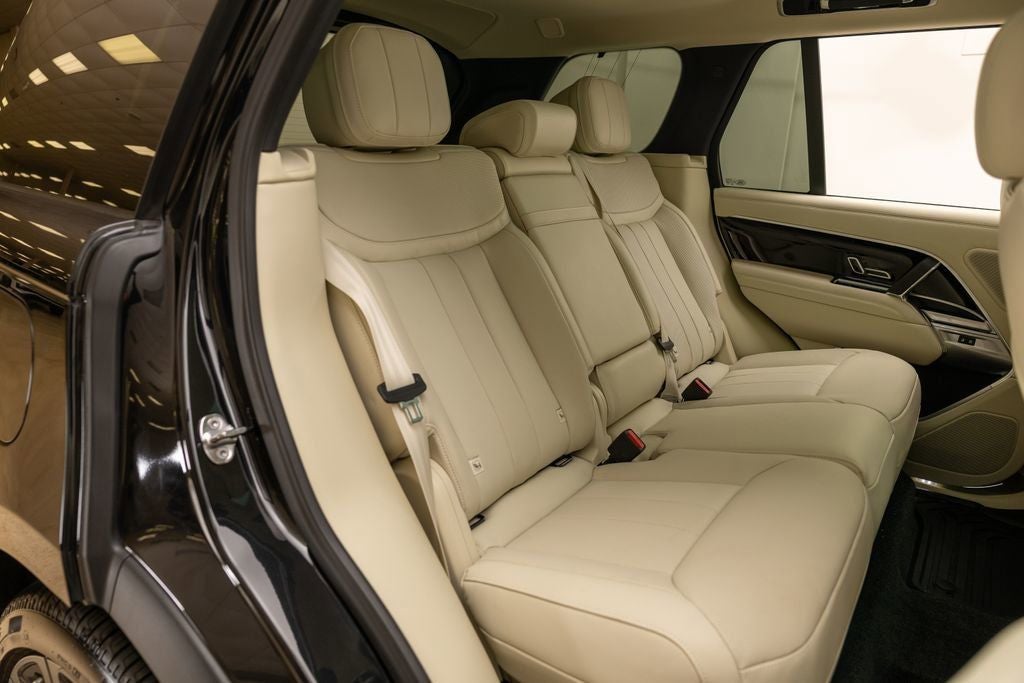 2025 Land Rover Range Rover SE