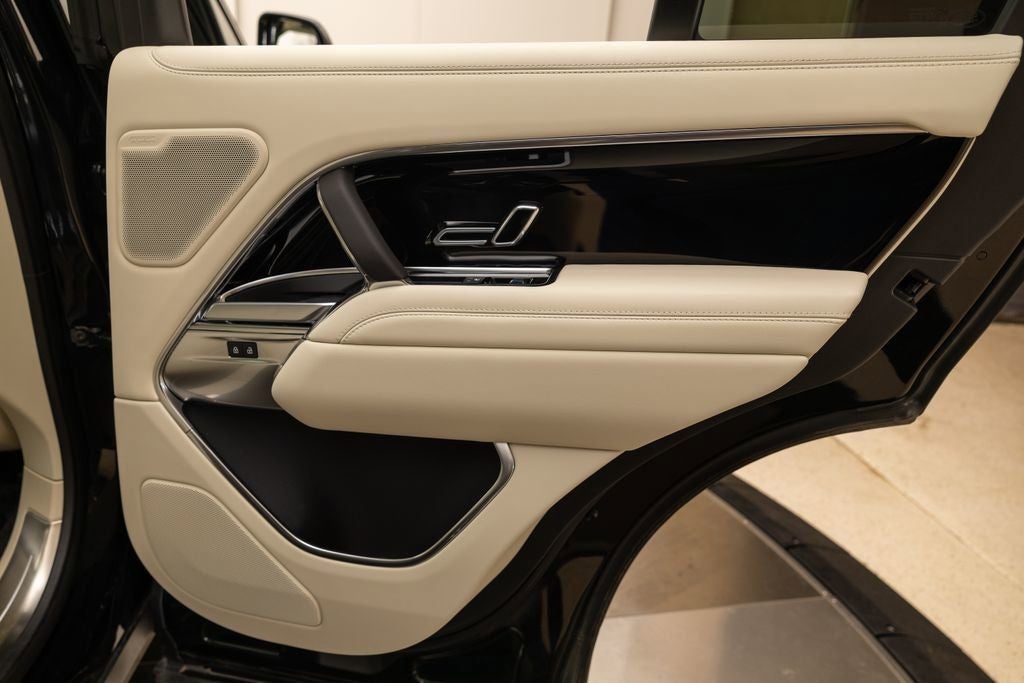 2025 Land Rover Range Rover SE
