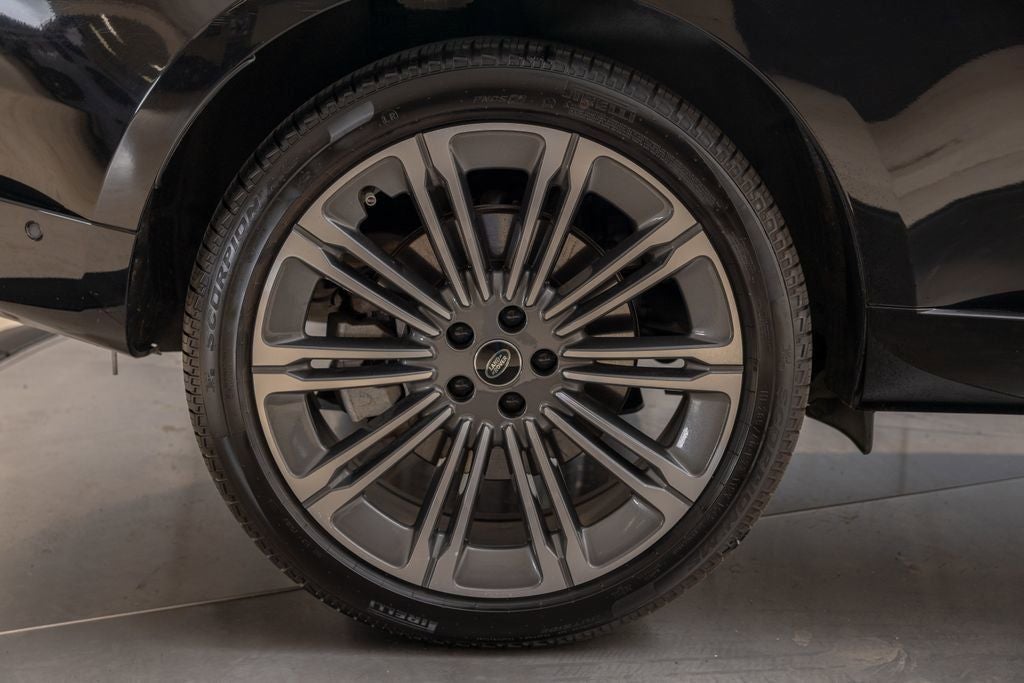 2025 Land Rover Range Rover SE