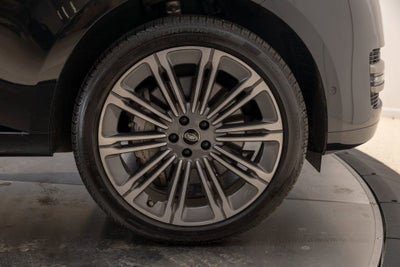 2025 Land Rover Range Rover SE