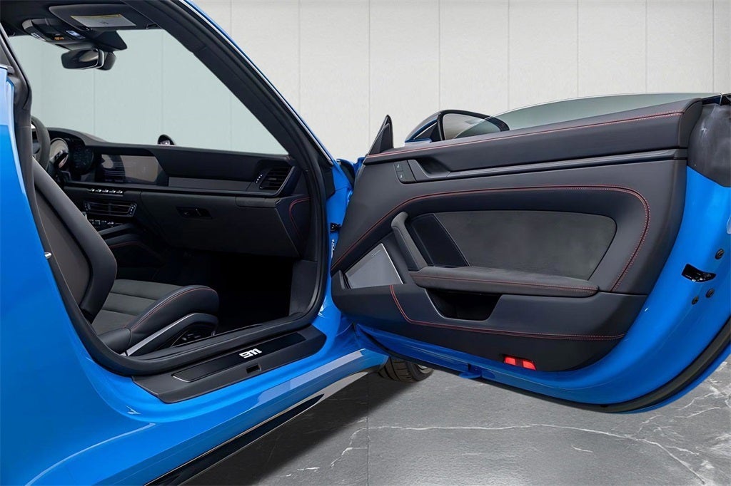 2022 Porsche 911 Carrera 4 GTS
