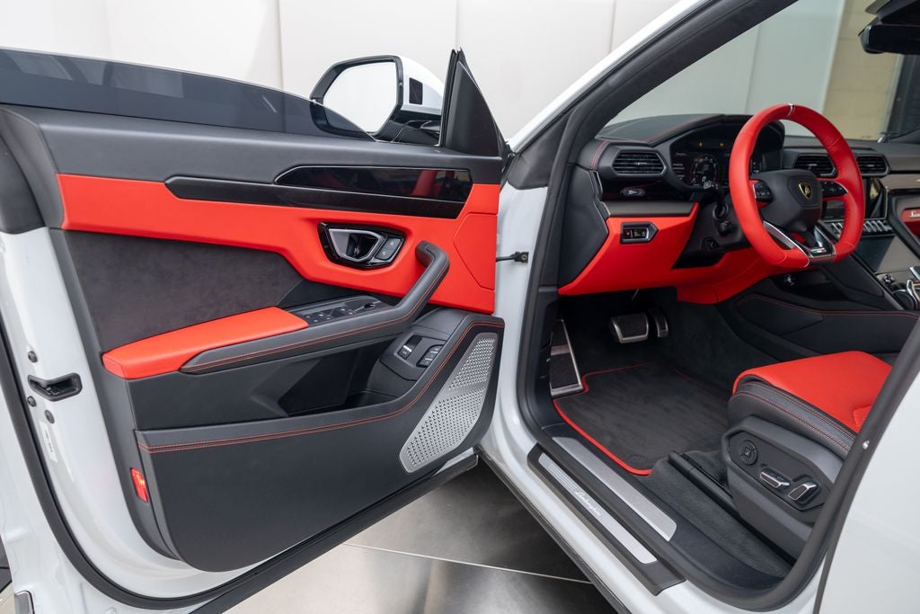 2022 Lamborghini Urus Base