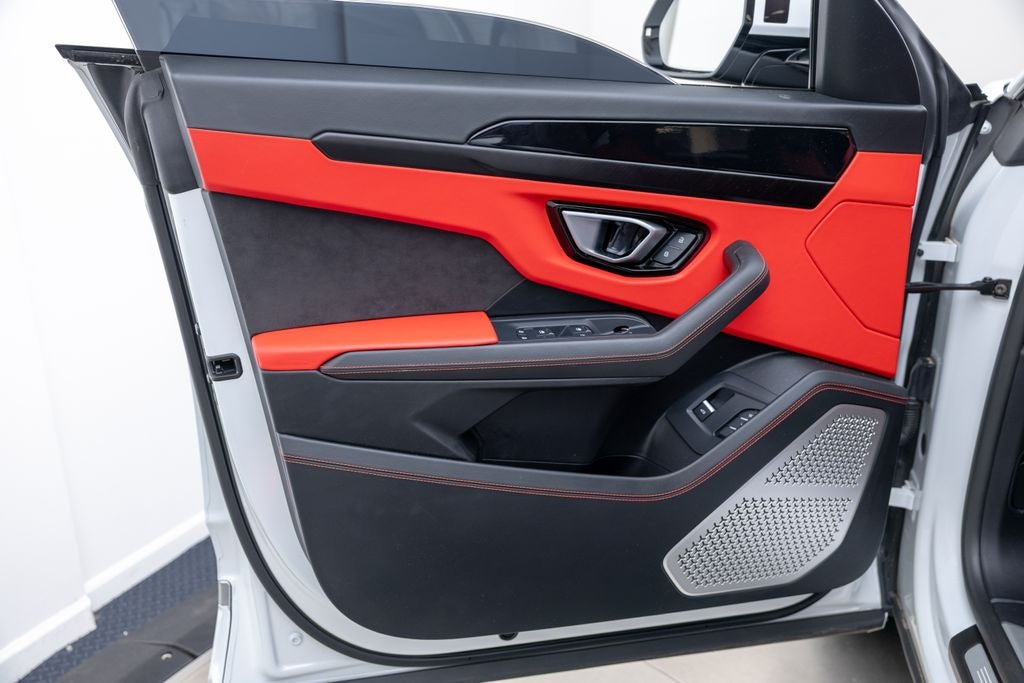 2022 Lamborghini Urus Base