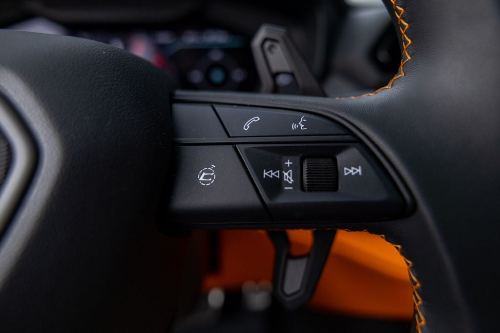 2025 Lamborghini Urus SE