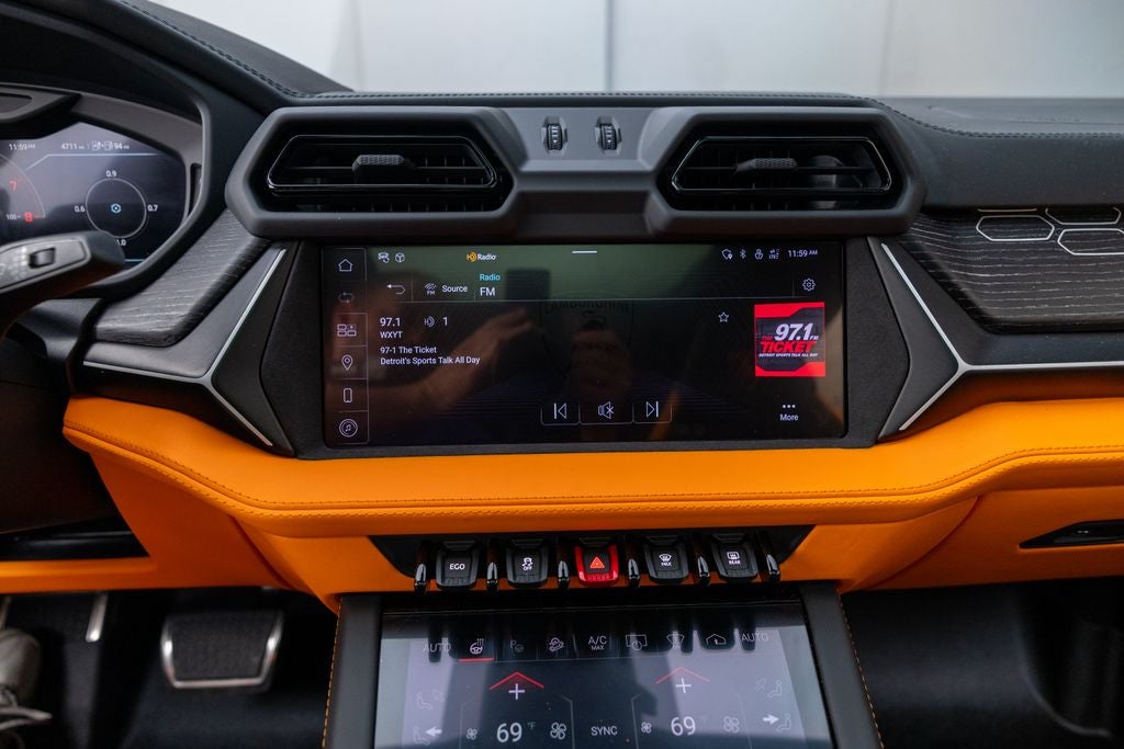 2025 Lamborghini Urus SE