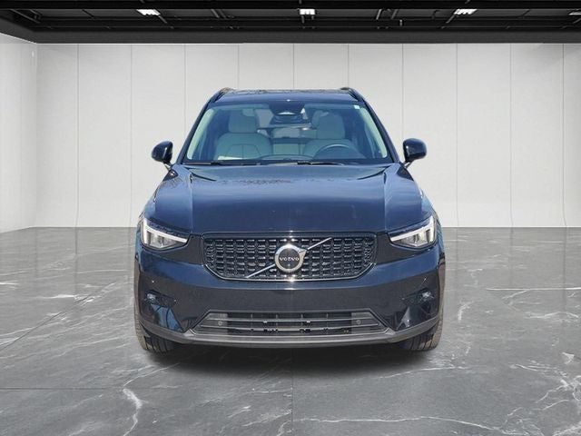 2023 Volvo XC40 B5 Plus Dark Theme